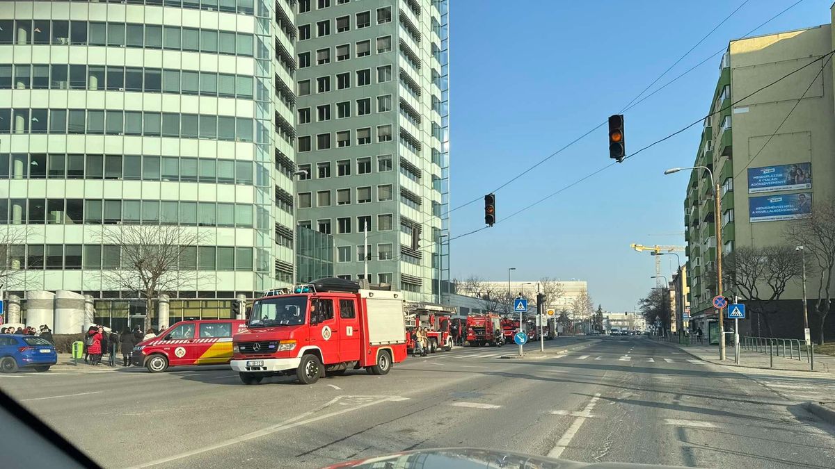 Tűzriadó van a Népfürdő utcai Erste Toronyban
