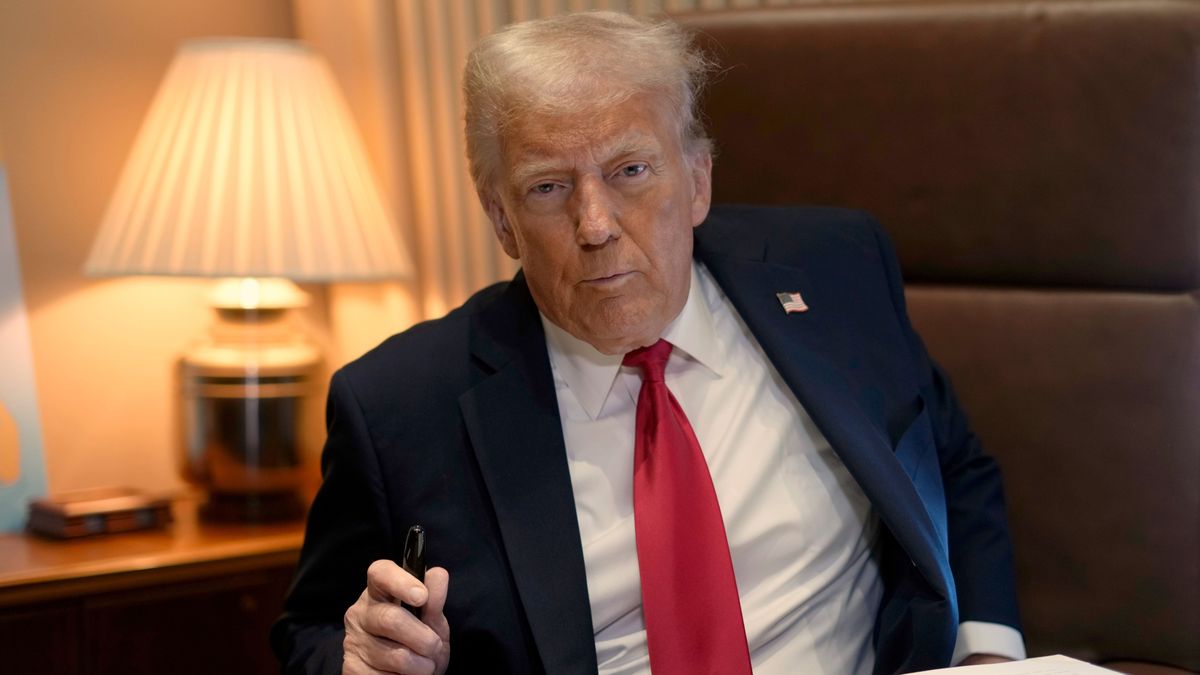 A külföldi kormányok megvesztegetését tiltó, ötven éves törvényt vonna ki a forgalomból Trump