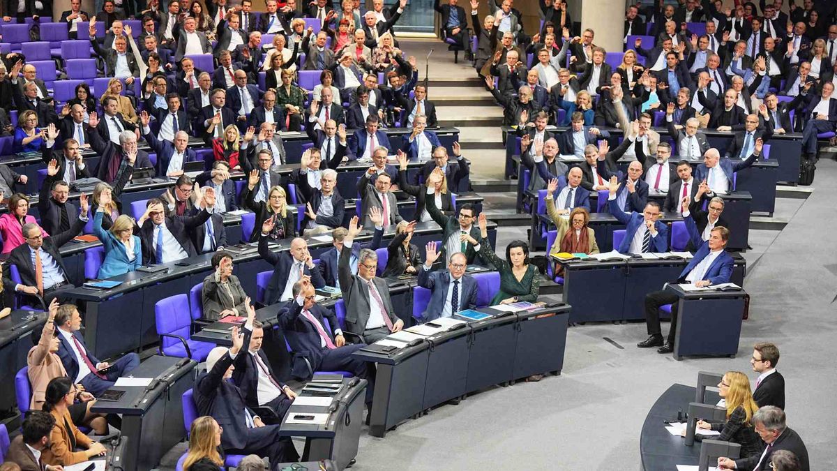 Komoly bajban Merzék: akár a kormánykoalíció is borulhat