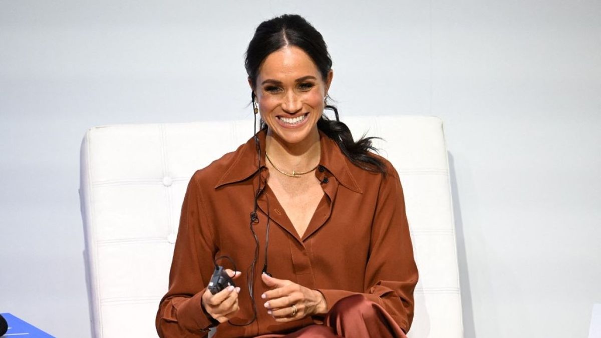 Meghan Markle más tollával ékeskedik: lekoppintotta egy spanyol város címerét