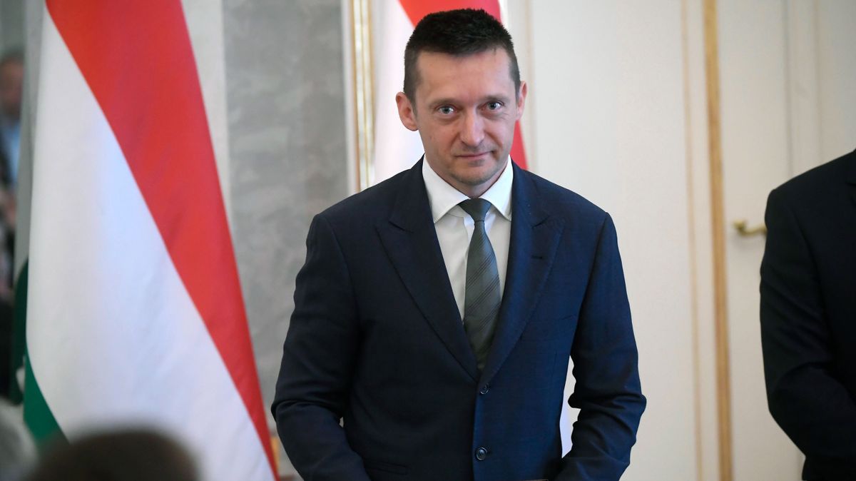 Így törölték bele a lábukat Magyarországba itthon és külföldön a Rogán-ügy miatt