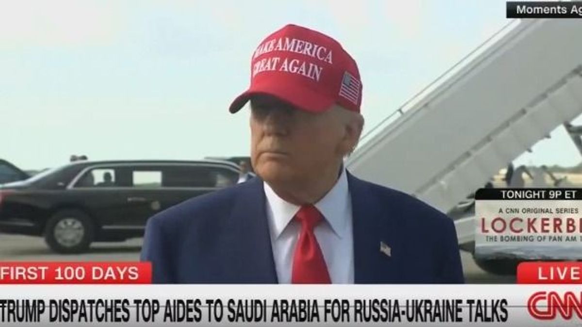 Fogta magát Trump és belemondta a kamerába: Zelenszkijnek nincs igaza (VIDEÓ)