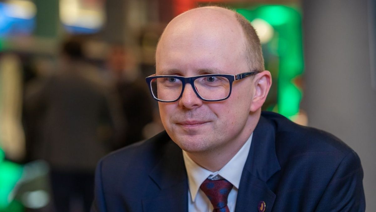 Ez tényleg olyan, mint egy puccs  – lengyel jogvédő a Tusk-kormány törvénysértéseiről a Mandinernek