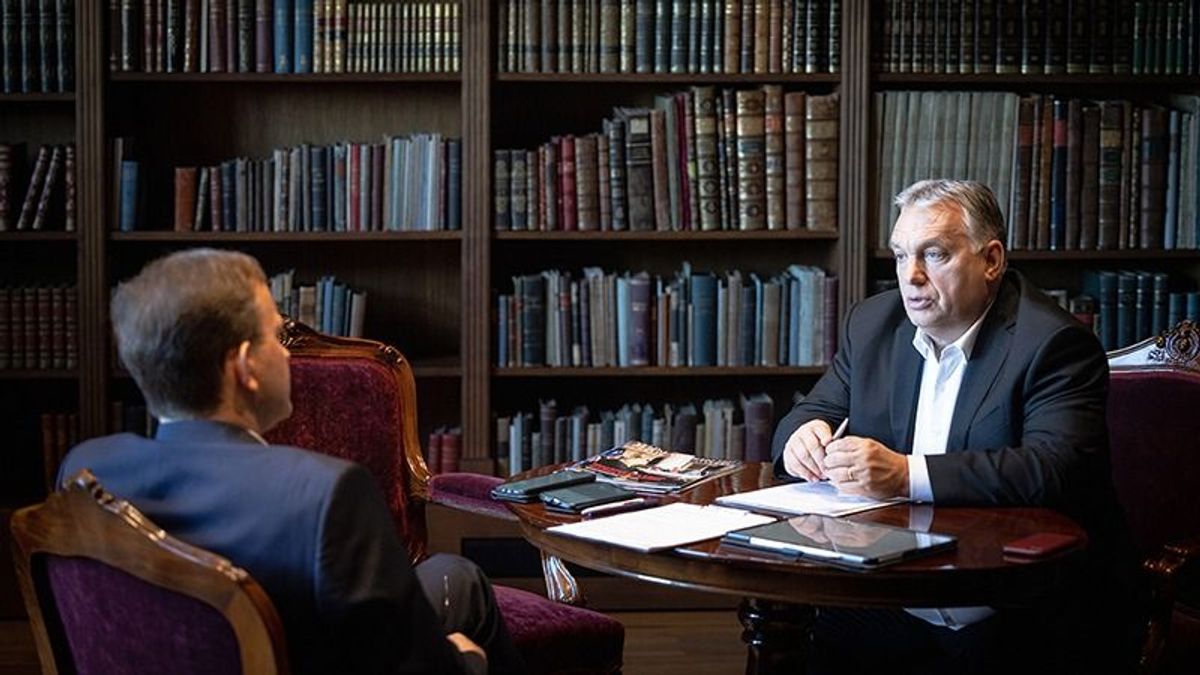 A saját békediplomáciájáért Orbánt csak ignorálták, megbüntették és kinevetették