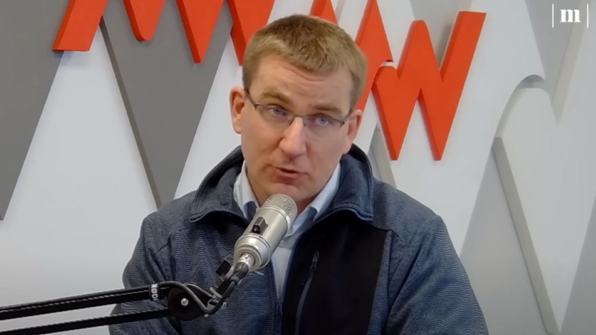 Rácz András próbálja menteni a menthetetlent