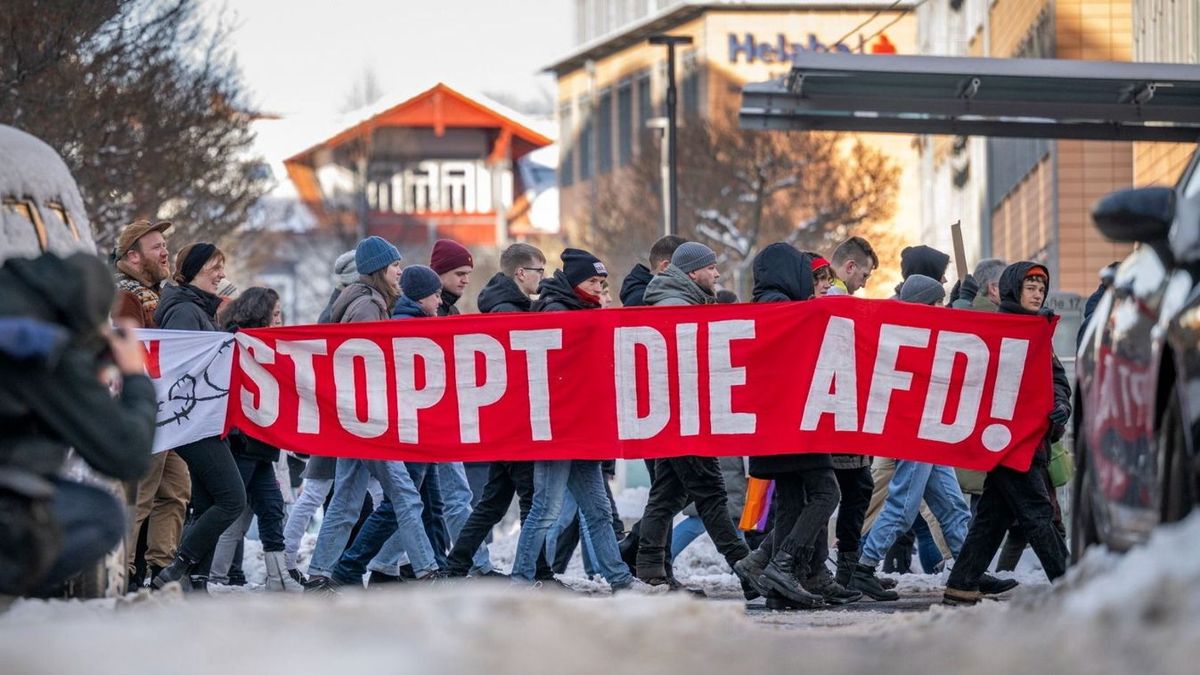 Az SPD-Zöldek-FDP koalíció az AfD segítségével fogadott el egy törvényt, ami az ügyvédek és gyámok tiszteletdíjáról szólt