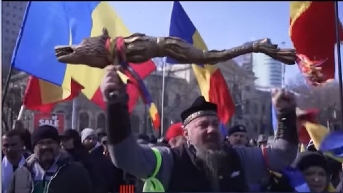 A dákoromán elméletet is megidézték egy „dák farkassal” a román elnökjelölt melletti tüntetésen (VIDEÓ)