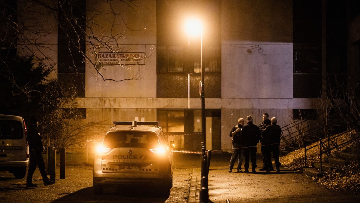Kézigránát robbant egy francia bárban, többen megsérültek