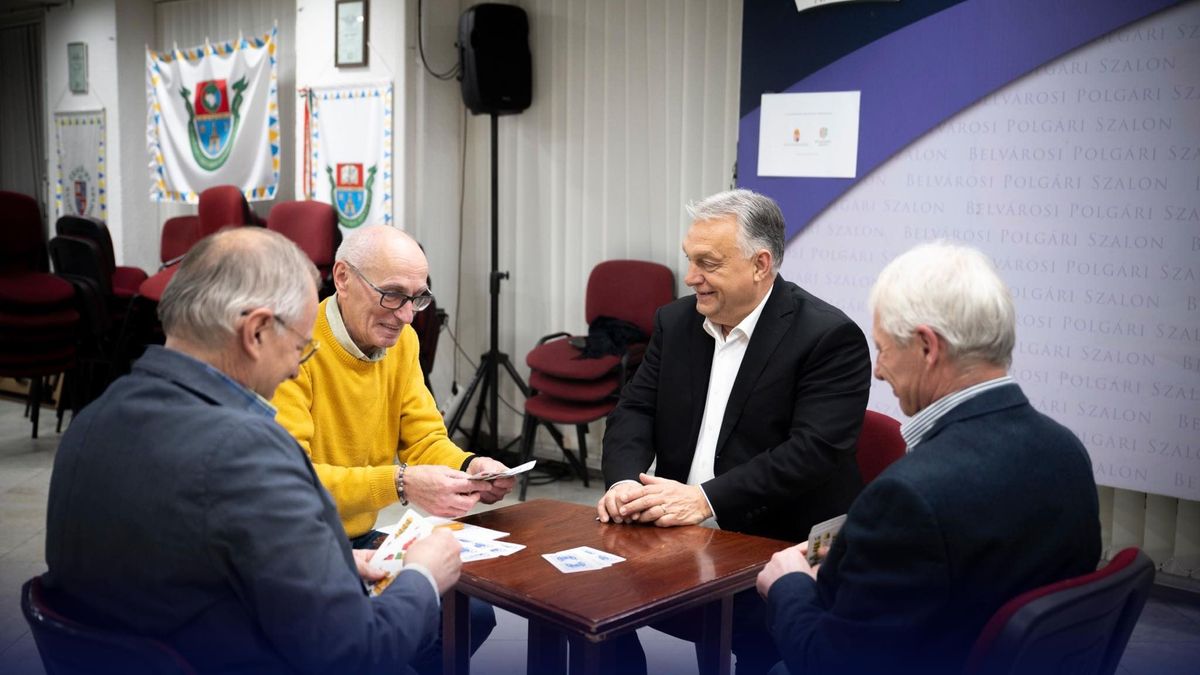 Kártyaparti a miniszterelnökkel – Orbán Viktor ultizós bejegyzése tarol a neten