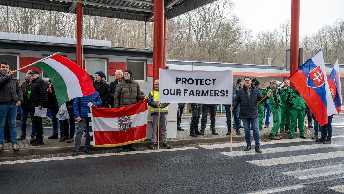 Összefogtak a gazdák, tüntetés volt a cseh-szlovák határnál