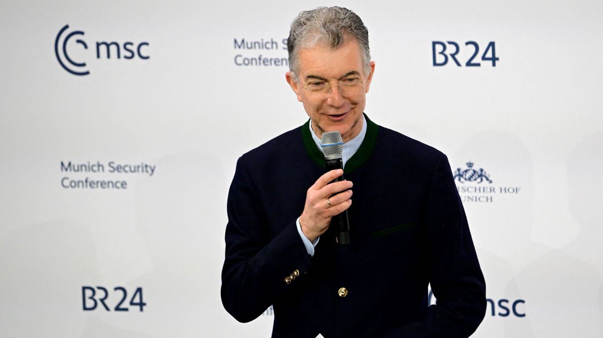 Elsírta magát a Müncheni Biztonságpolitikai Konferencia elnöke (VIDEÓ)