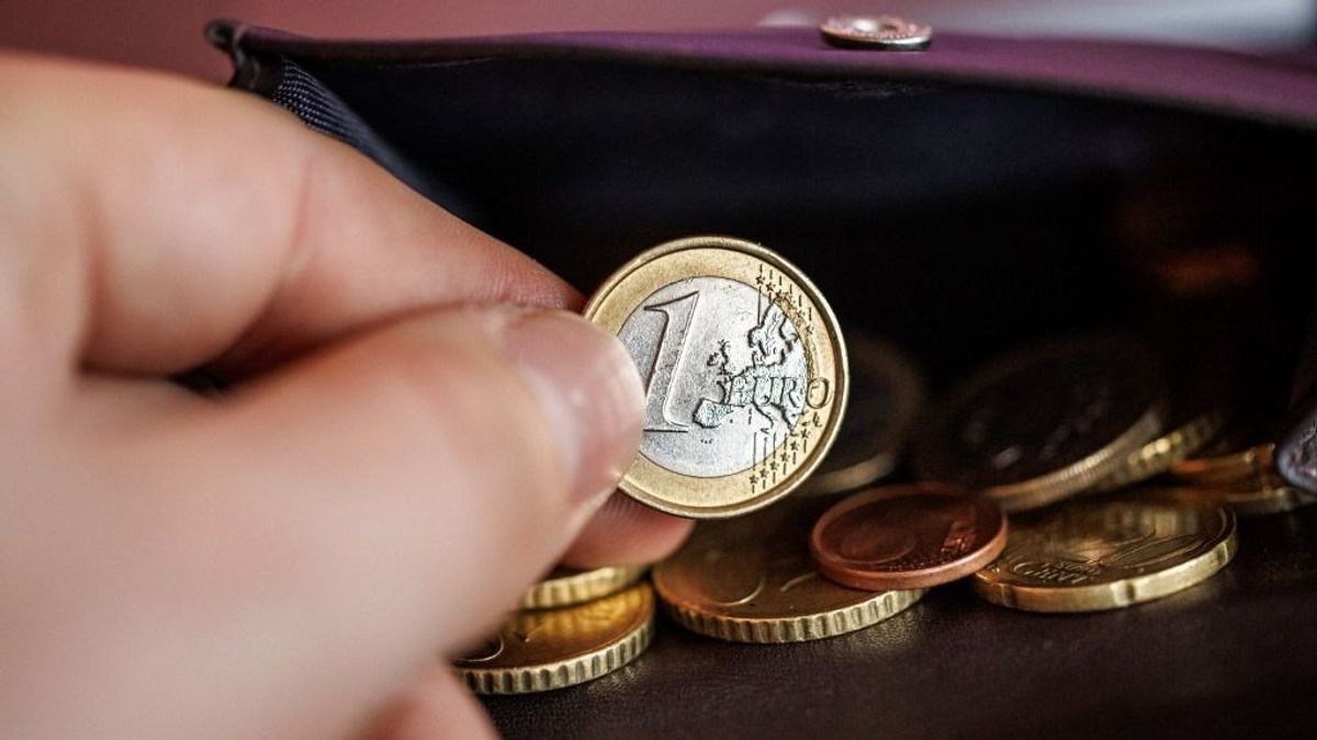 Bekeményített a forint a felcsillanó békére, de azt is megtudtuk, érdemes-e már most eurót váltani a nyaralásra