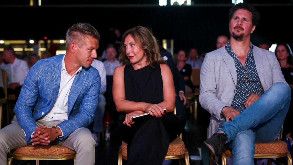 Magyar Péter és Rost Andrea azon háborog, hogy nem engedik fellépni az énekesnőt, miközben épp most lépett fel
