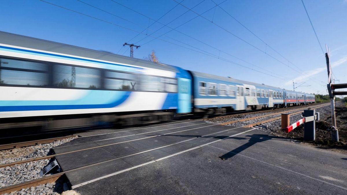 Szörnyű tragédia: egy újabb tatabányai diáklány ugrott a vonat elé