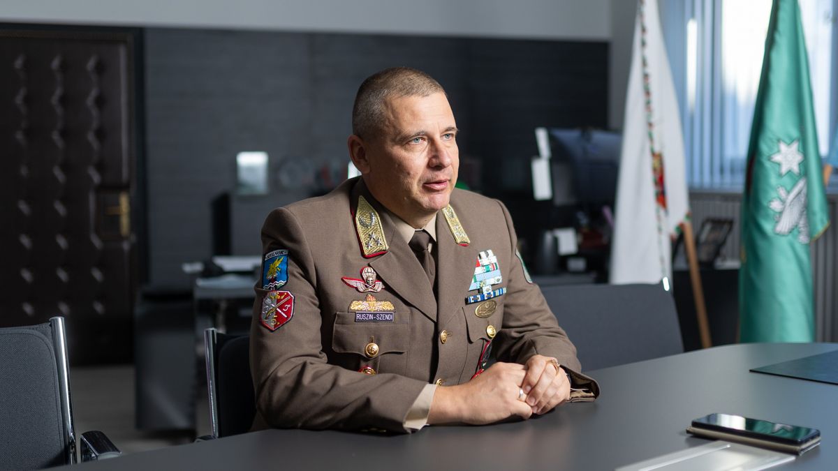 A paprikajancsi Magyar Péternek a Magyar Honvédség és a honvéd tisztképzés iránti közbizalom sem szent