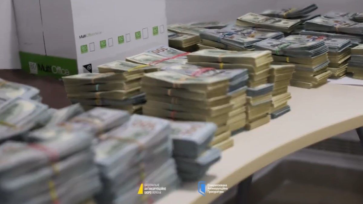 Brutális korrupció Ukrajnában: hegyekben állt a pénz a kijevi városházán
