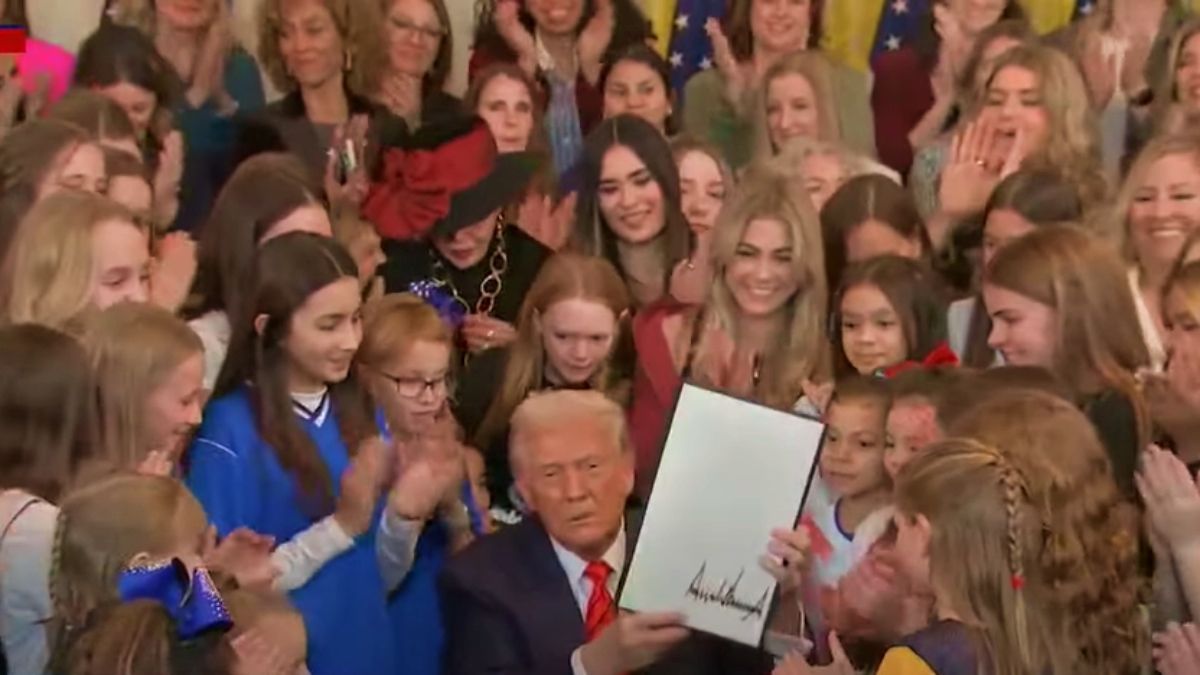 Trump aláírta: kitiltotta a férfiakat a női sportversenyekről