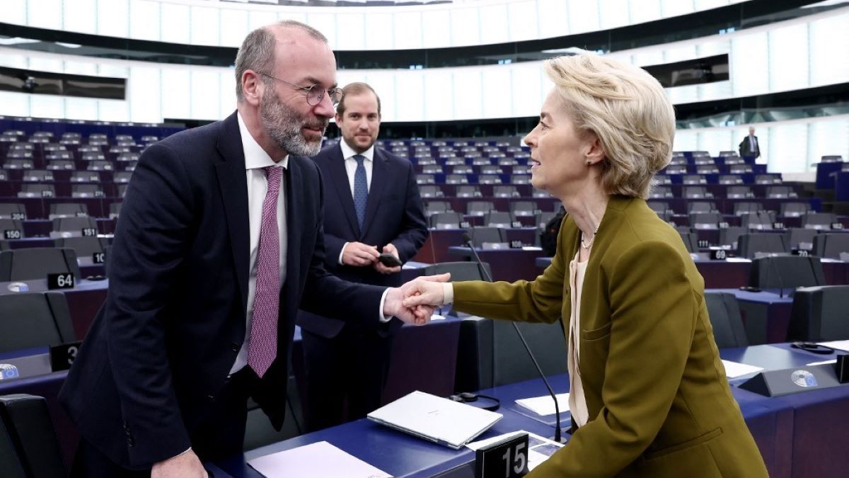 Az Európai Parlament perrel akarja megakadályozni, hogy Magyarország megvédje magát