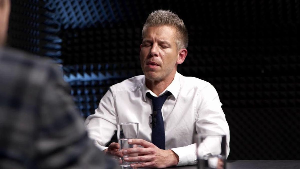 Magyar Péterre rájár a rúd, Wellor megénekelte, ahogy leszerepelt a Partizánban