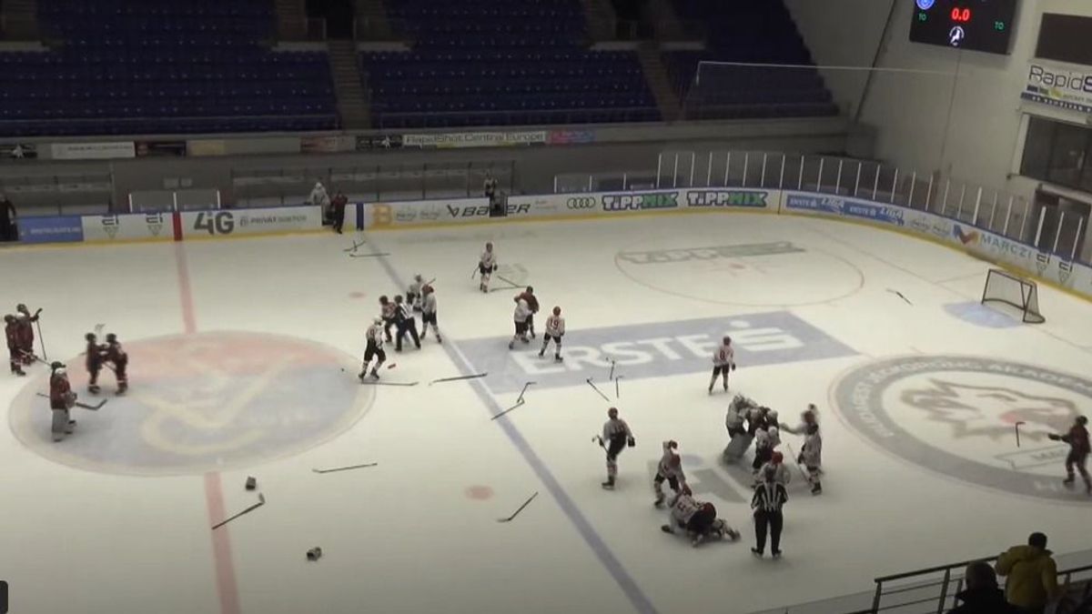 Magyar-szerb tömegverekedés tört ki az U14-es hokimeccsen (VIDEÓ)
