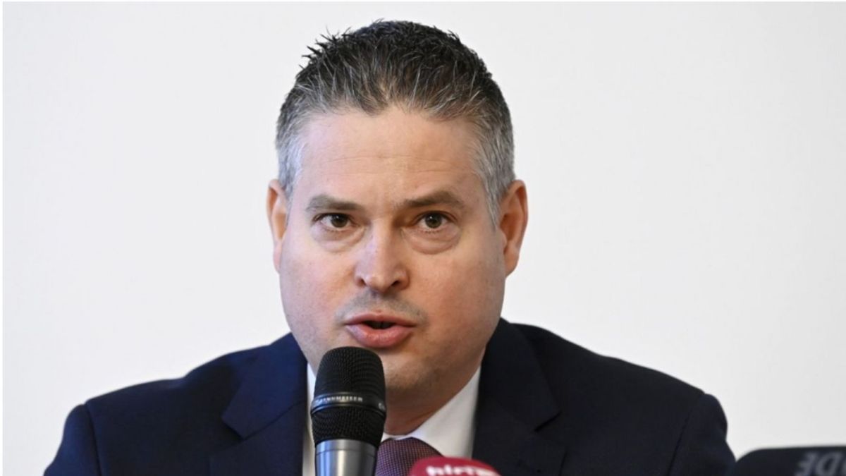 A DK-s polgármester a börtönben is kapja a fizetését, Sára Botond a bírósághoz fordul