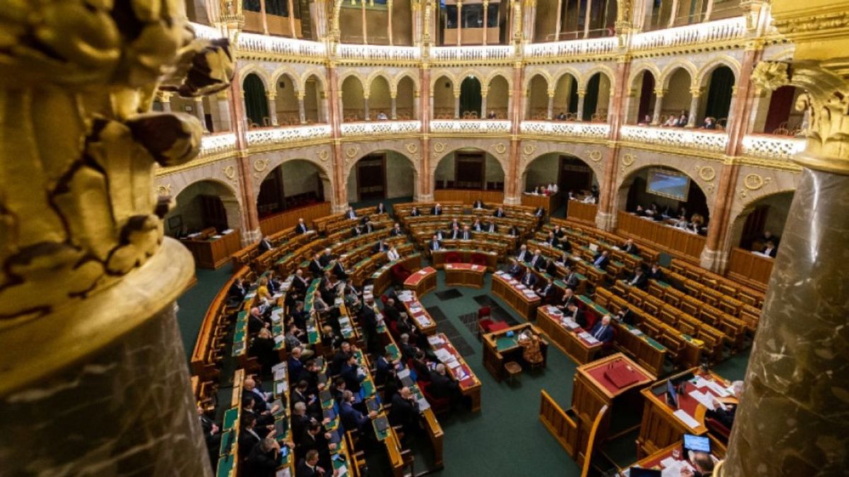 Vége a téli szünetnek, kezdetét veszi a parlament tavaszi ülésszaka – kövesse élőben a Mandineren