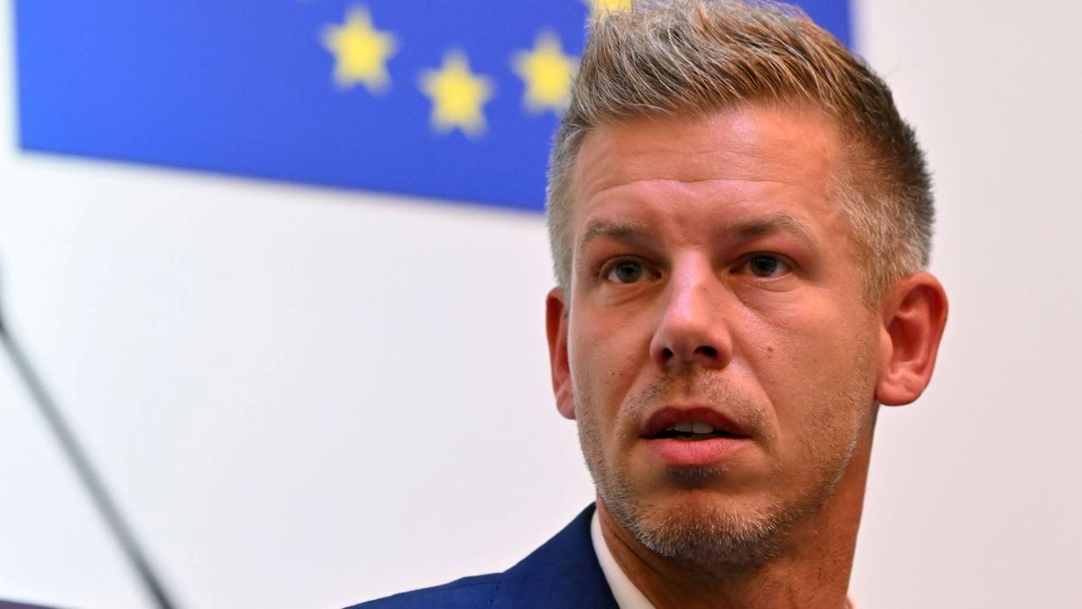 Szentkirályi Alexandra: Magyar Péter Karácsony Gergely háta mögé bújva próbálja meg a liberális kötődésű embereit pozícióhoz juttatni