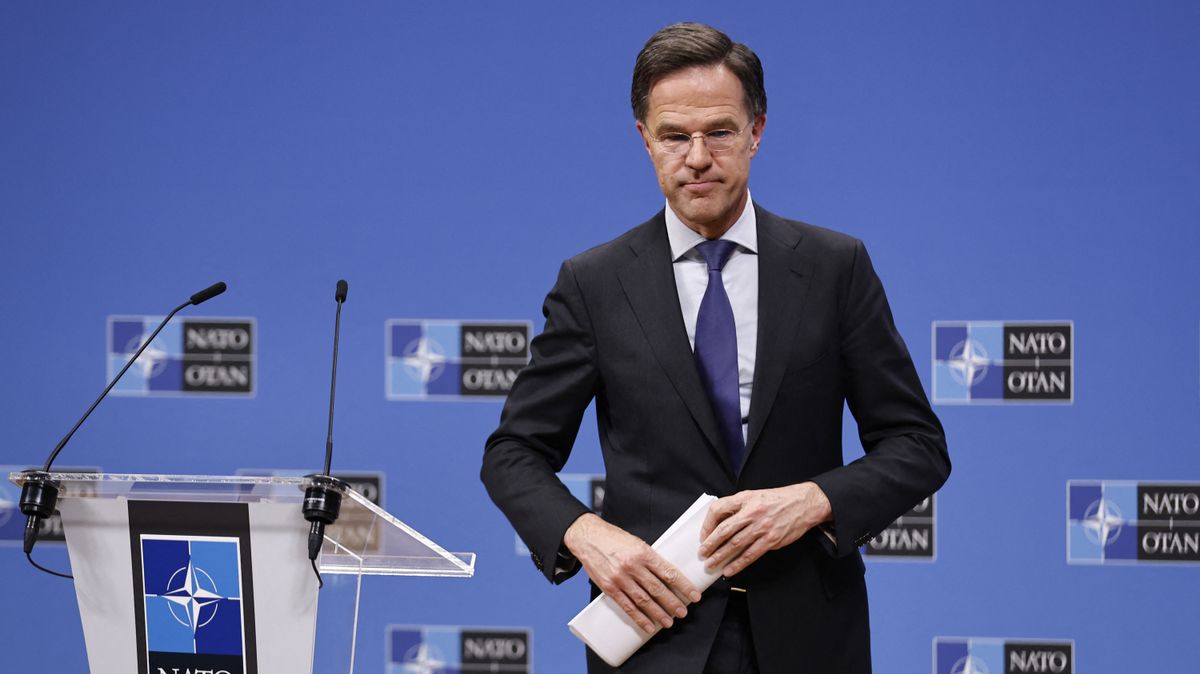 Meglepő: a NATO-főtitkár azért dicséri a tagállamokat, hogy sikerült felzárkózniuk a magyarokhoz