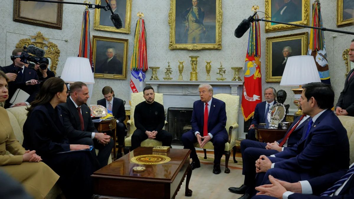 Súlyos biztonsági aggályok a Fehér Házban: engedély nélkül jutott be egy orosz újságíró Trump és Zelenszkij találkozójára