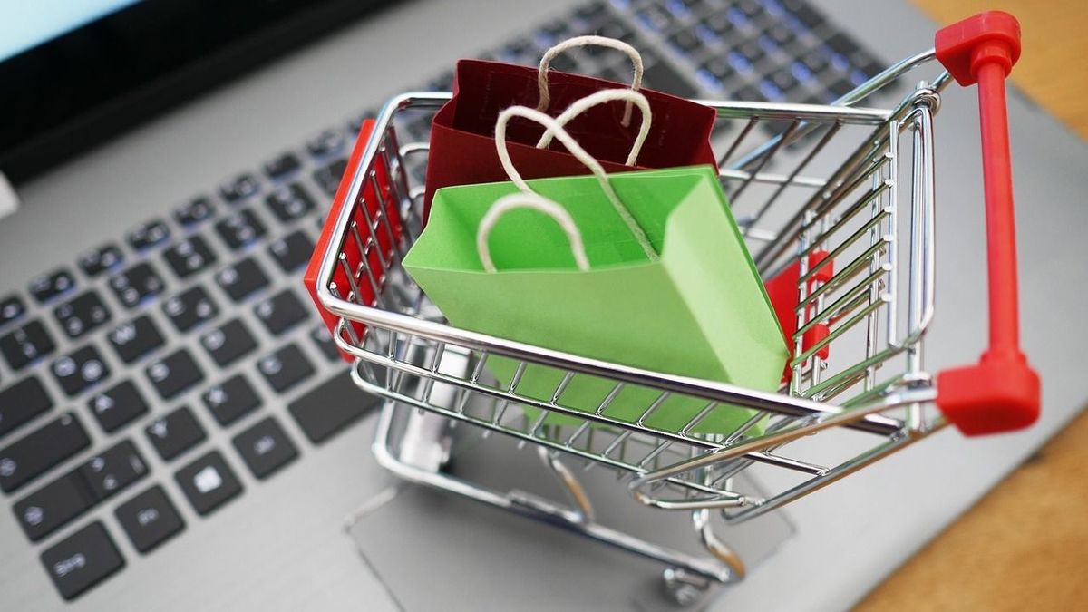 Megálljt parancsolnának a reklámoknak: káros drogokat hirdetnek a webshopok