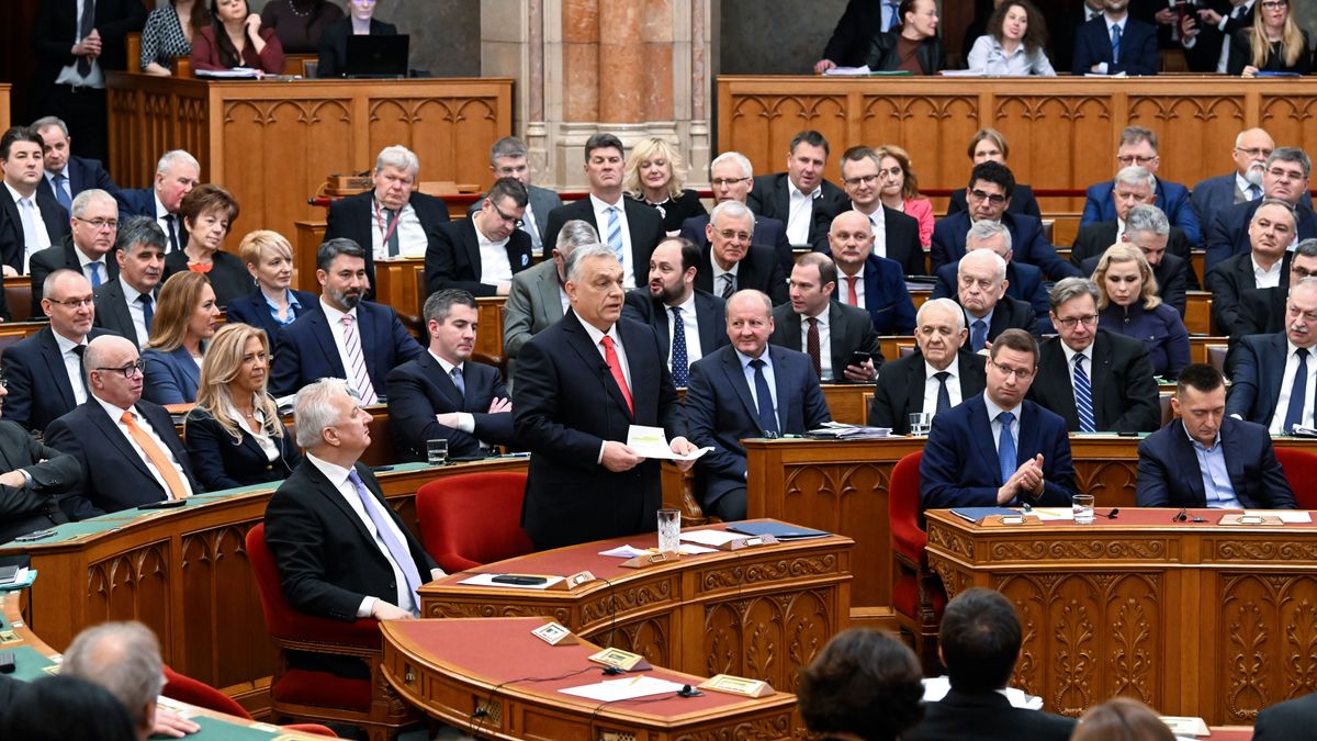 Benyújtották az Alaptörvény újabb módosítását – mutatjuk a részleteket