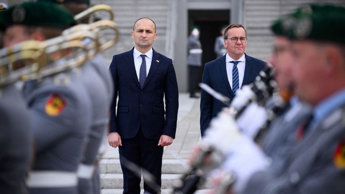 Honvédelmi miniszter: a NATO-nak Magyarország nélkül kell folytatnia!