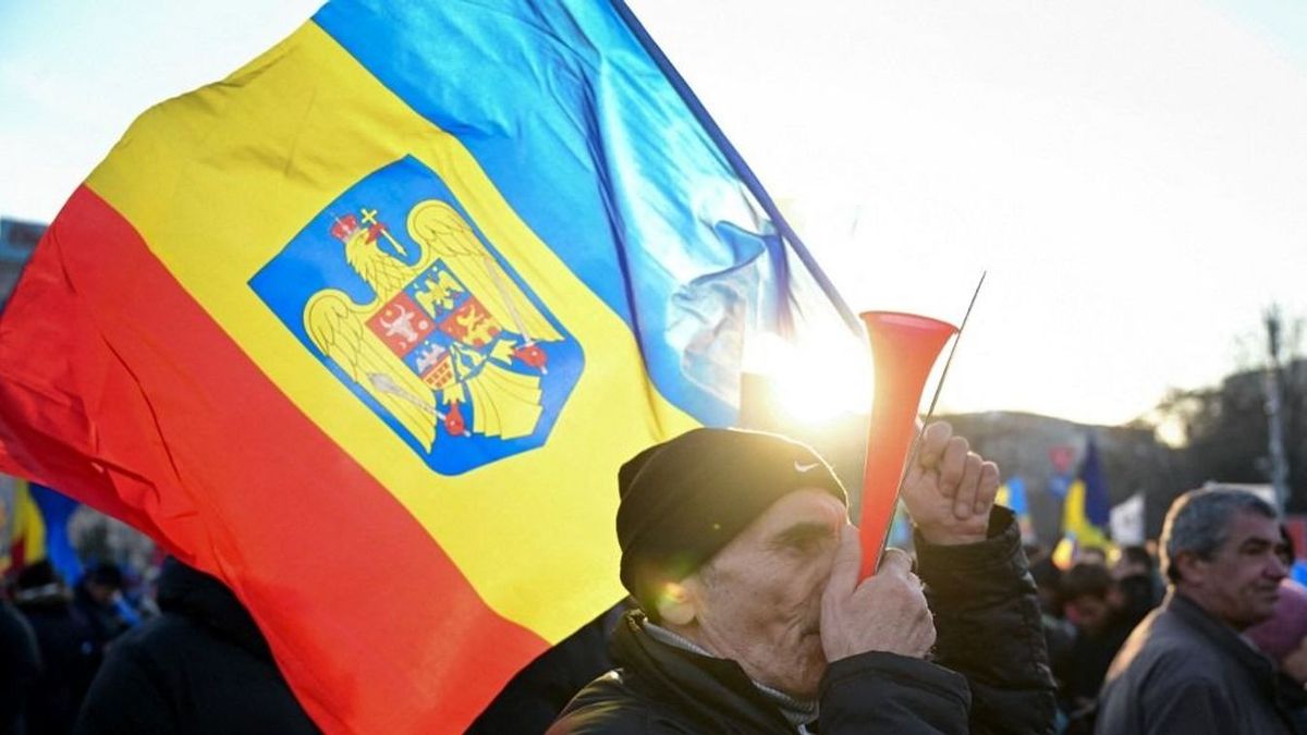 Nekiestek a kordonoknak Bukarestben az AUR demonstrációján, kitört a balhé