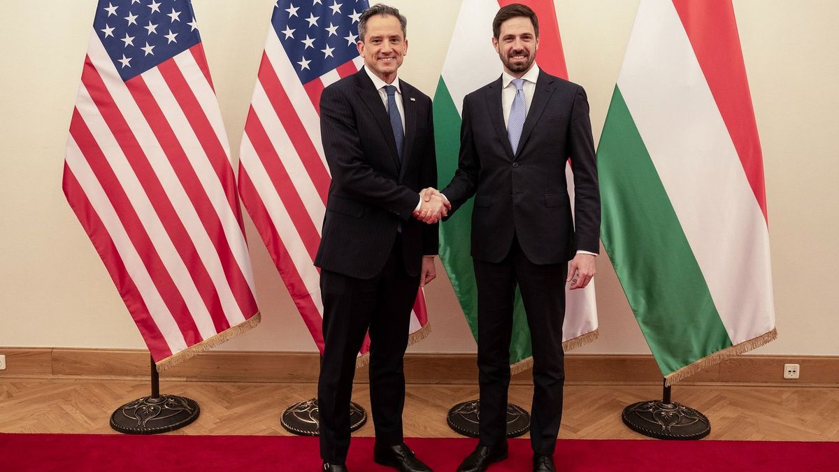 Vége Pressmanék rémuralmának: „erős alapra építene” a magyarokkal az új amerikai ügyvivő