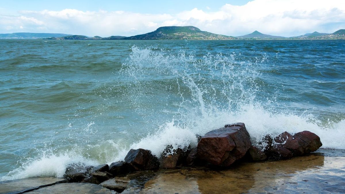 Nem mindennapi jelenség játszódott le a Balatonnál