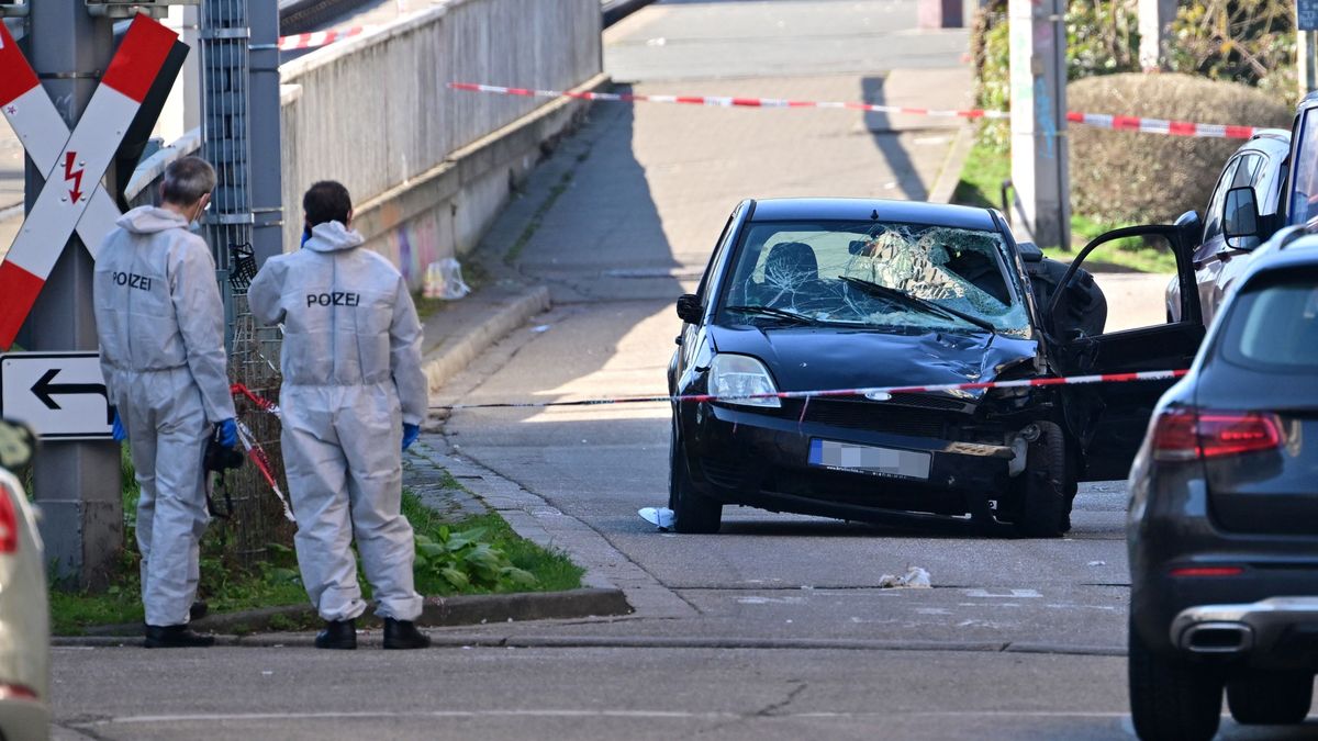 Rendkívüli: autó hajtott a tömegbe Mannheimben, már két halott