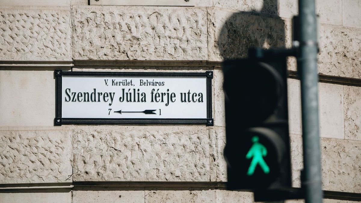 Érdekes gondolat: Szendrey Júlia férje utcával és Kossuth Zsuzsanna bátyja térrel ünnepelte a nőnapot a budapesti Városháza (GALÉRIA)