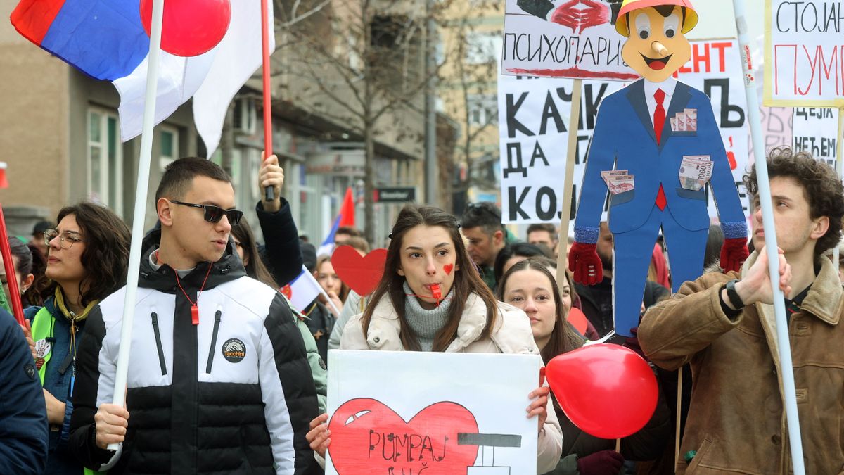 Elképesztő állításokat kellett cáfolnia a szerb elnöknek a szombati tüntetés kapcsán