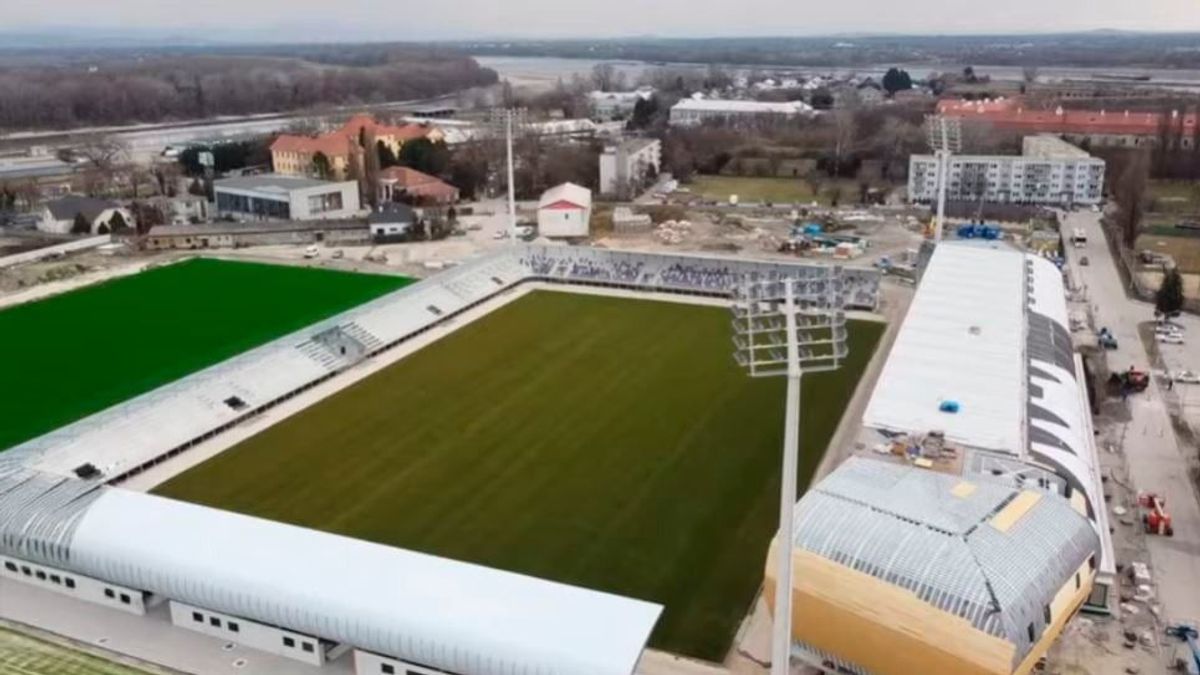 Már nem kell sokat várni: így áll a komáromi focistadion építése (VIDEÓ)