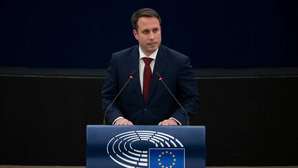 Dömötör Csaba eldobta a kesztyűt, teljes erővel odacsapott a Tiszának