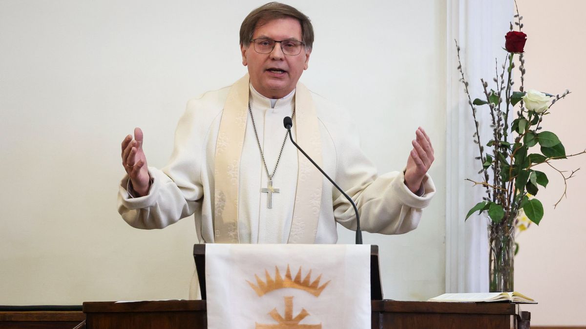 A lutheránus püspök szerint a Pride-dal kapcsolatos szigorítások emberéletekbe kerülhetnek