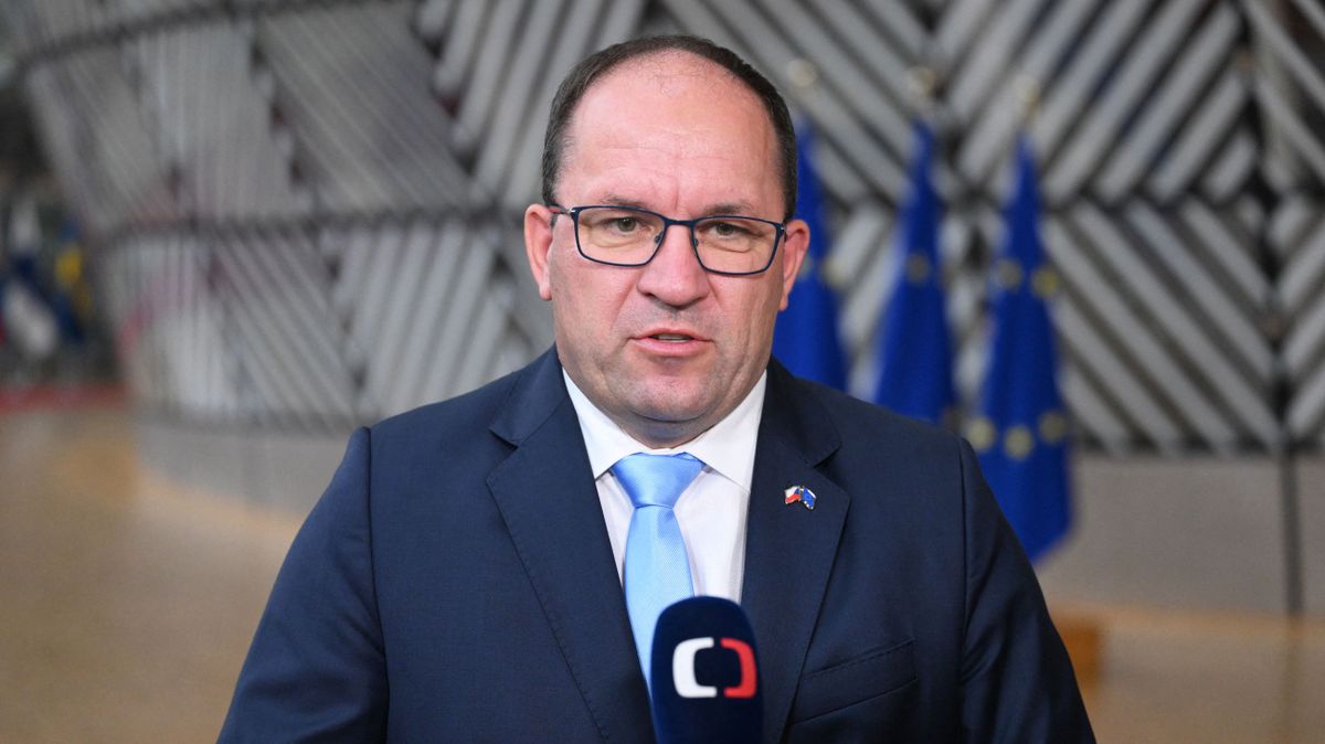 Léptek a csehek: Magyarország is tiltólistára került