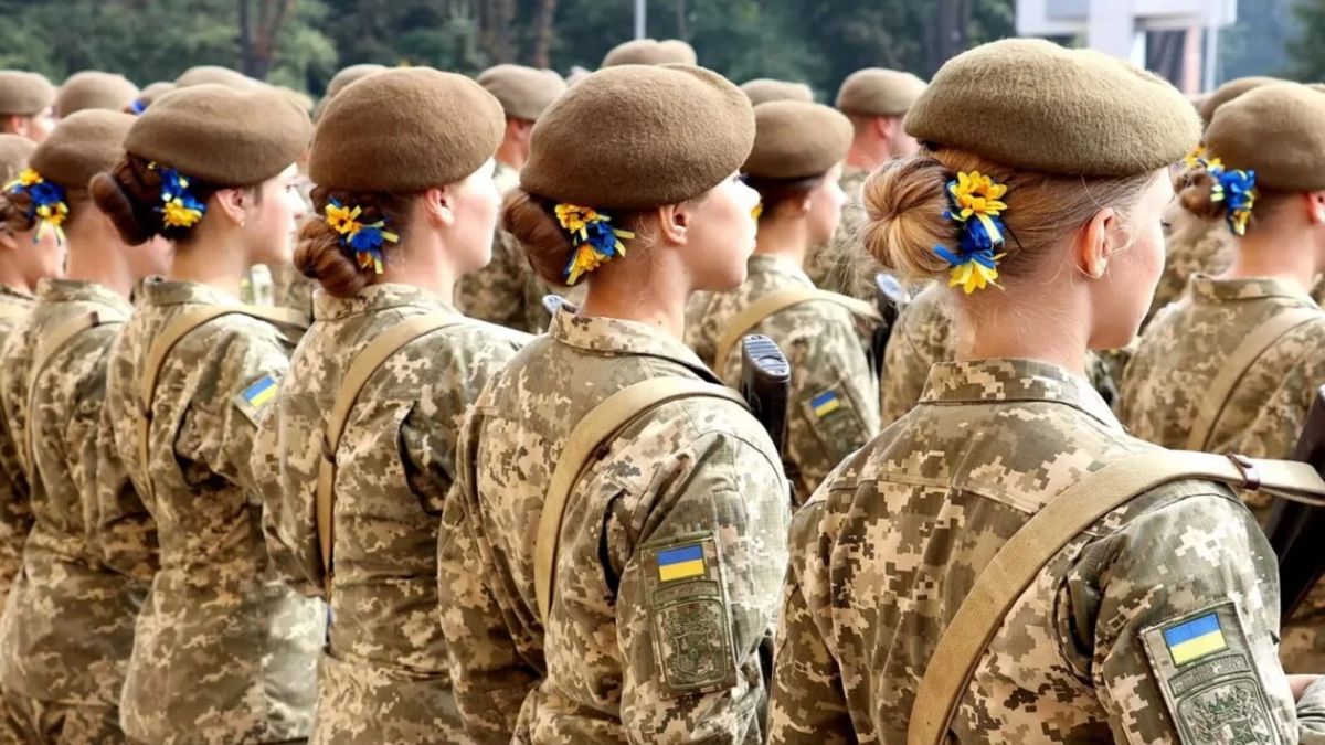 Egy 21 éves orvoslány az első nő, aki belépett az ukrán hadsereg új, szemtelenül fiatalokat célzó toborzóprogramjába
