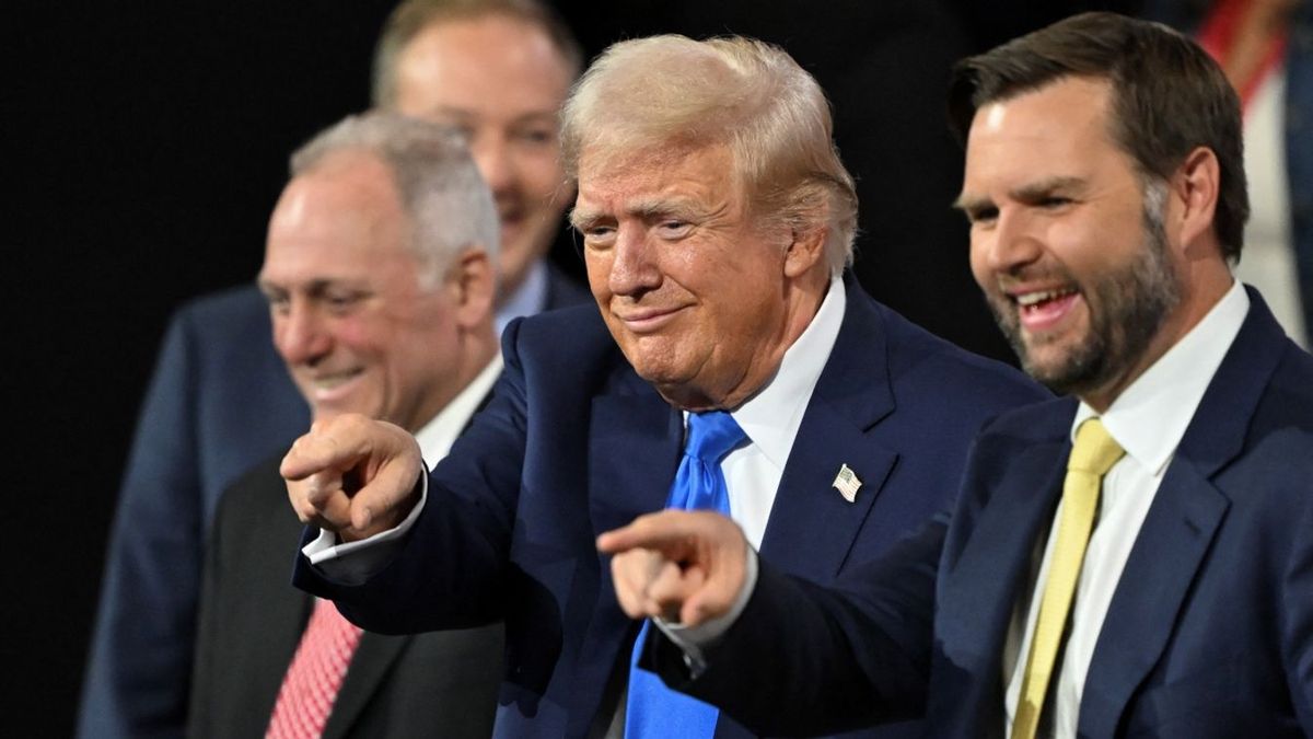 Nem vicc: saját magukat toloncolhatják ki a migránsok a Trump-kormányzat új applikációjának segítségével!