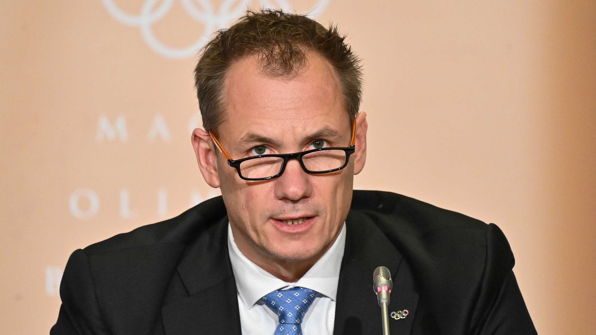 Itt a nagy kérdés: mellébeszél Magyar Péter sportszakértője a MOB-elnöki fizetésemelésével kapcsolatban?