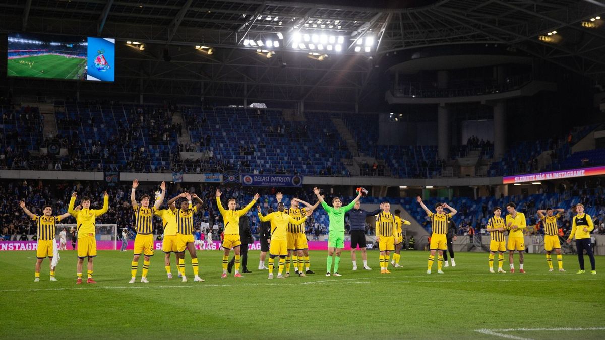 Itt a válasz! A DAC reagált a Slovan-drukkerek magyargyalázó drapériájára