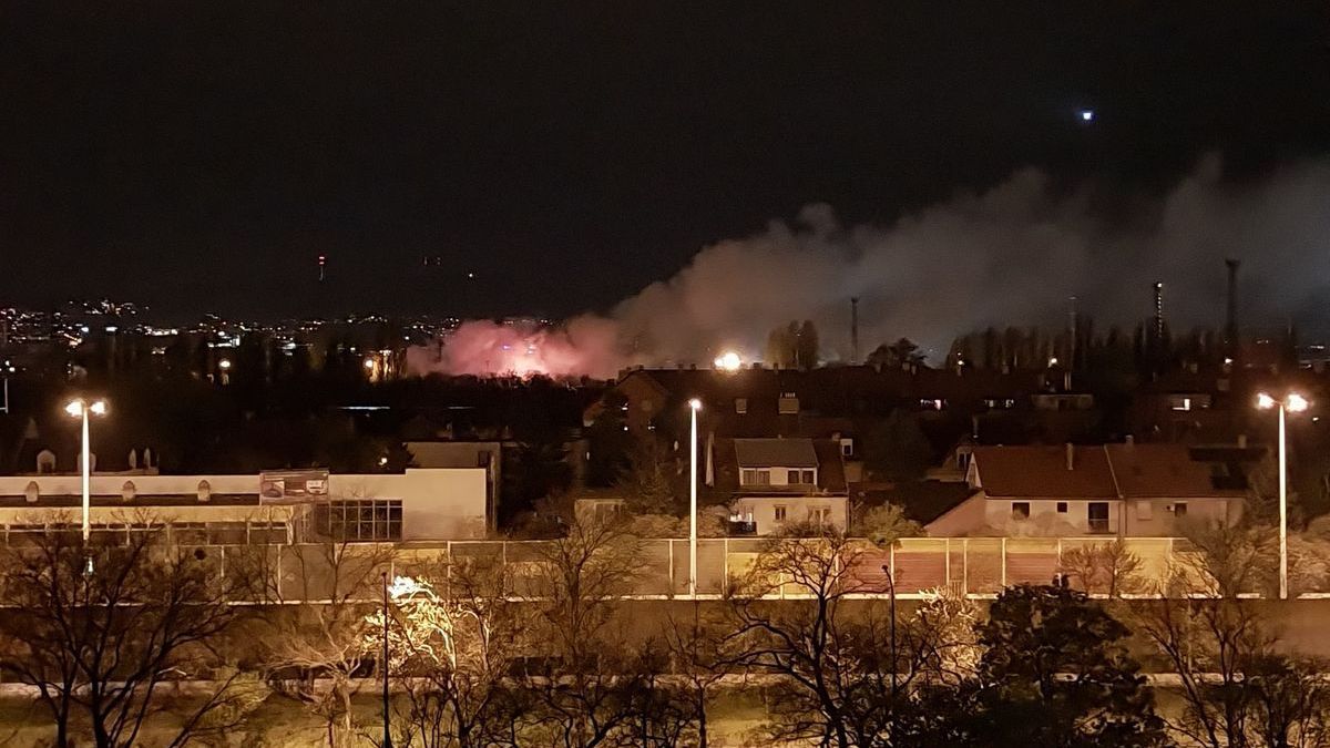 Lángokba borult Rákosrendező – kivonult a katasztrófavédelem (FOTÓK)