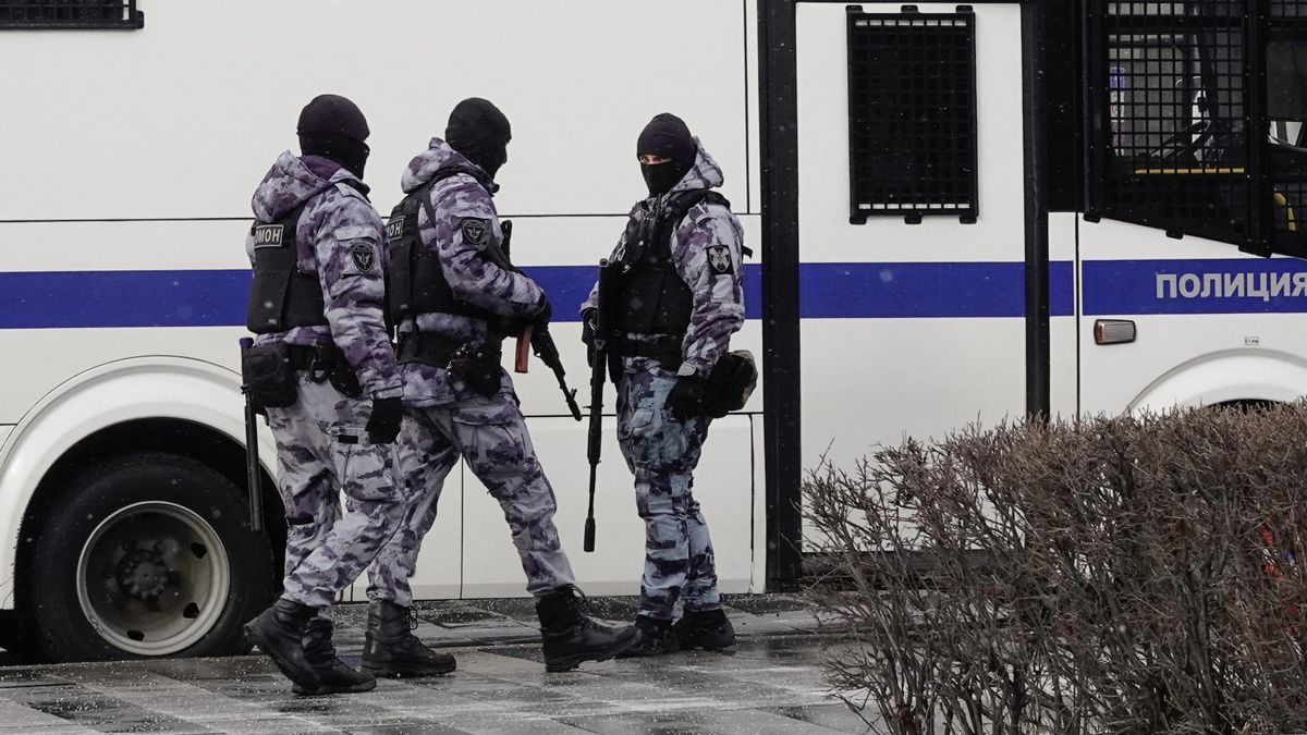 Öt év börtönt kapott egy orosz fodrász, mert háborúellenes üzeneteket posztolt