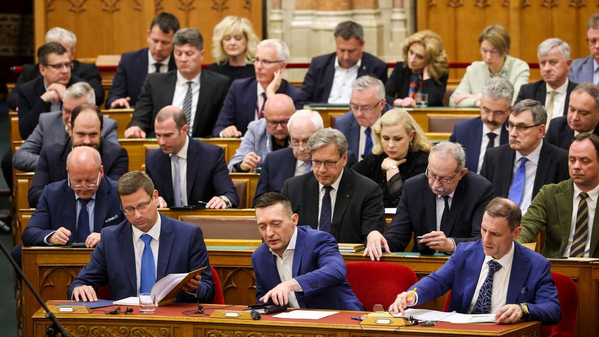 Törvényalkotásban sem tétlenkedtek az elmúlt tizenöt évben a Fidesz-kormányok