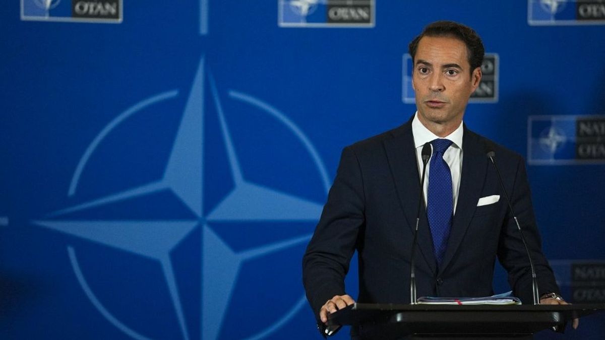 „Európa önmagában életképtelen” – a NATO főképviselője beismerte, amit mindenki sejtett